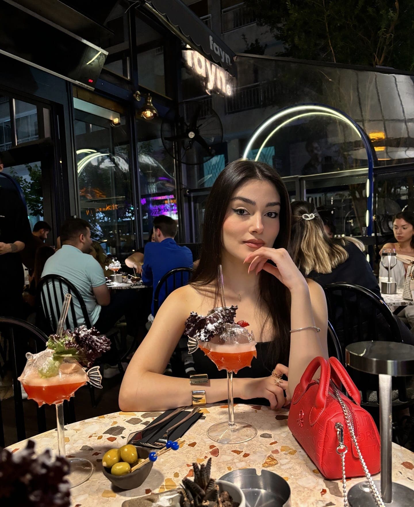 Sinem · 19 yaş · Anadolu Yakası / Avrupa Yakası bireysel masöz · Türk masöz · profil fotoğrafı